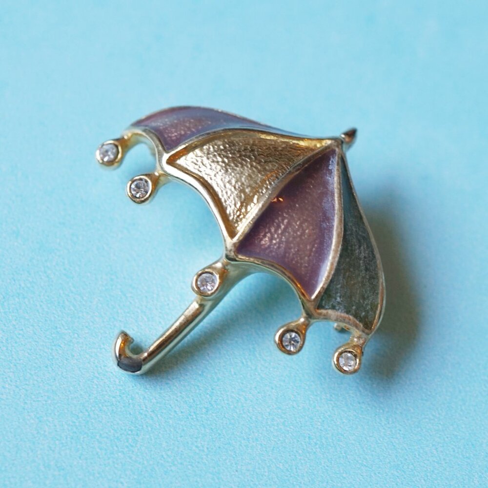1980s Umbrella Brooch – Lavender Enamel & Crystal Raindrops, Gold Tone, Figural - Picture 2 of 4